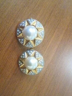 Vintage Butler FAC Gold-Tone Pearl Sunburst Clip-On Earrings